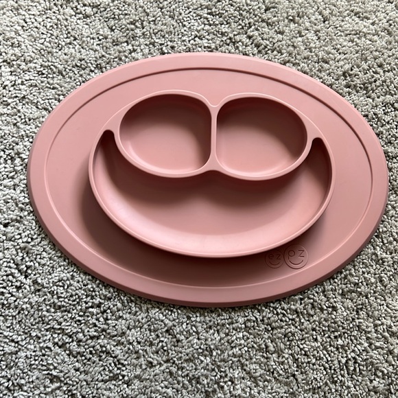 ezpz Mini Mat - 100% Silicone Plates with Suction and Built-in Placemat - Picture 2 of 5